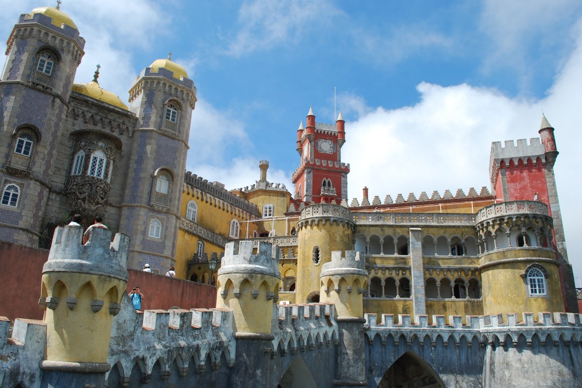 Pena Palace\'s Restoration: Preserving a National Treasure Through the Ages