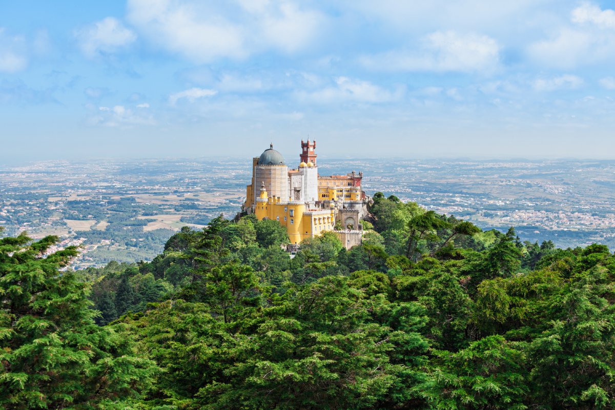 Pena Palace Tickets: A Seasonal Guide to Pricing & Crowds