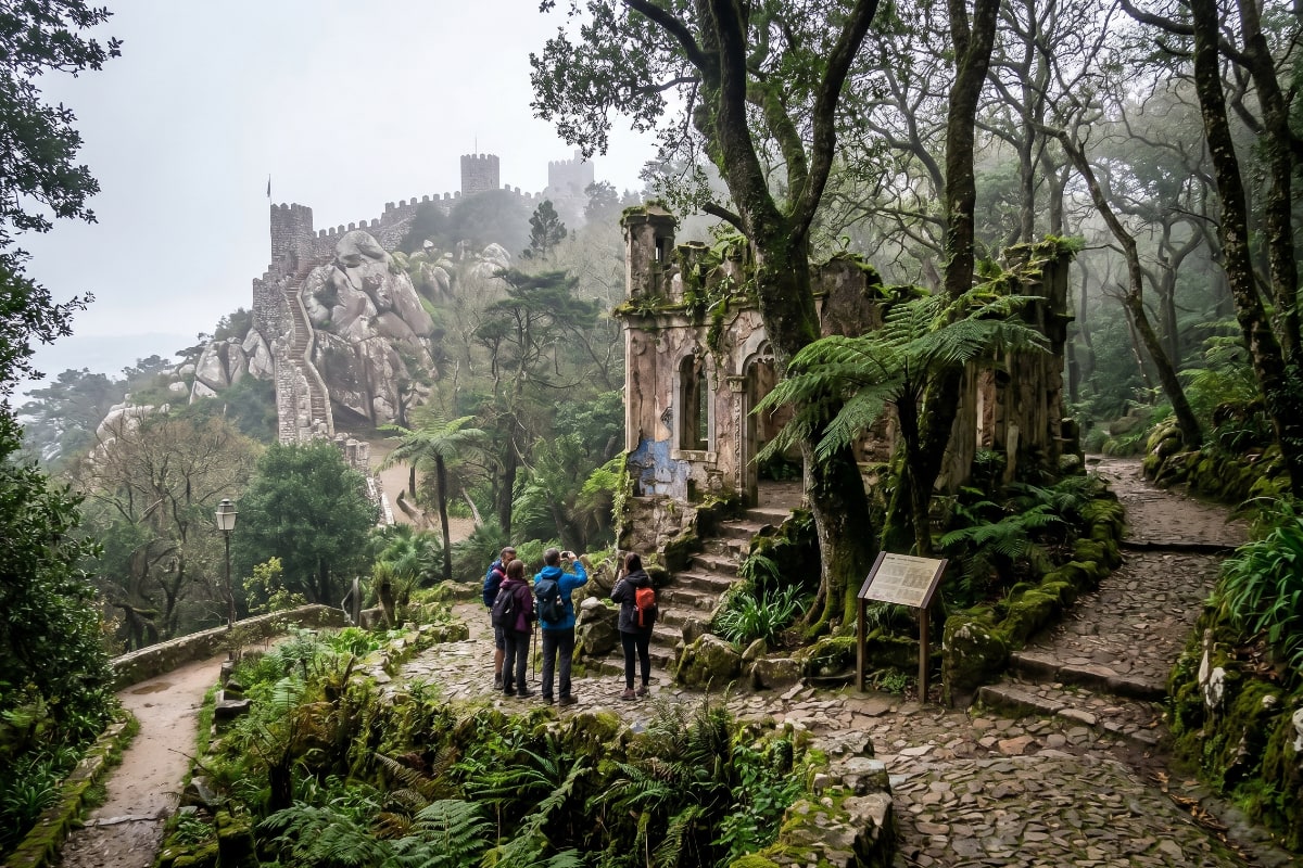 Beyond the Palace Walls: Exploring Pena Park\'s Historical Landmarks and Ruins